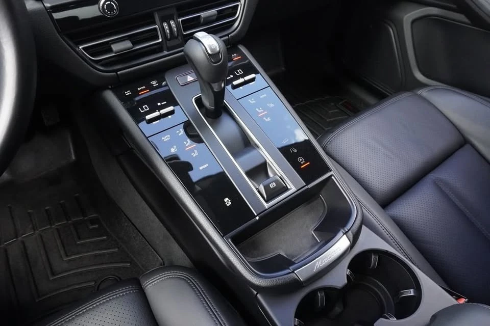 2022 Porsche Macan - Image 10 of 20