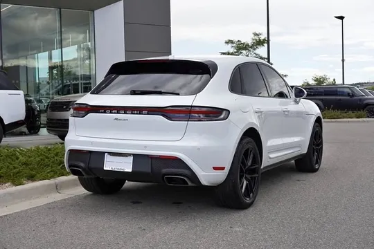 2022 Porsche Macan Base