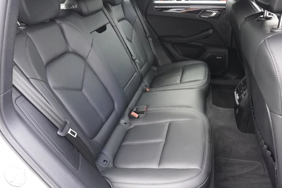 2022 Porsche Macan - Image 17 of 20