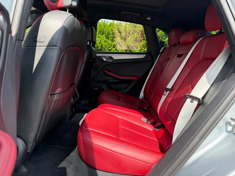 2022 Porsche Macan - Image 17 of 19