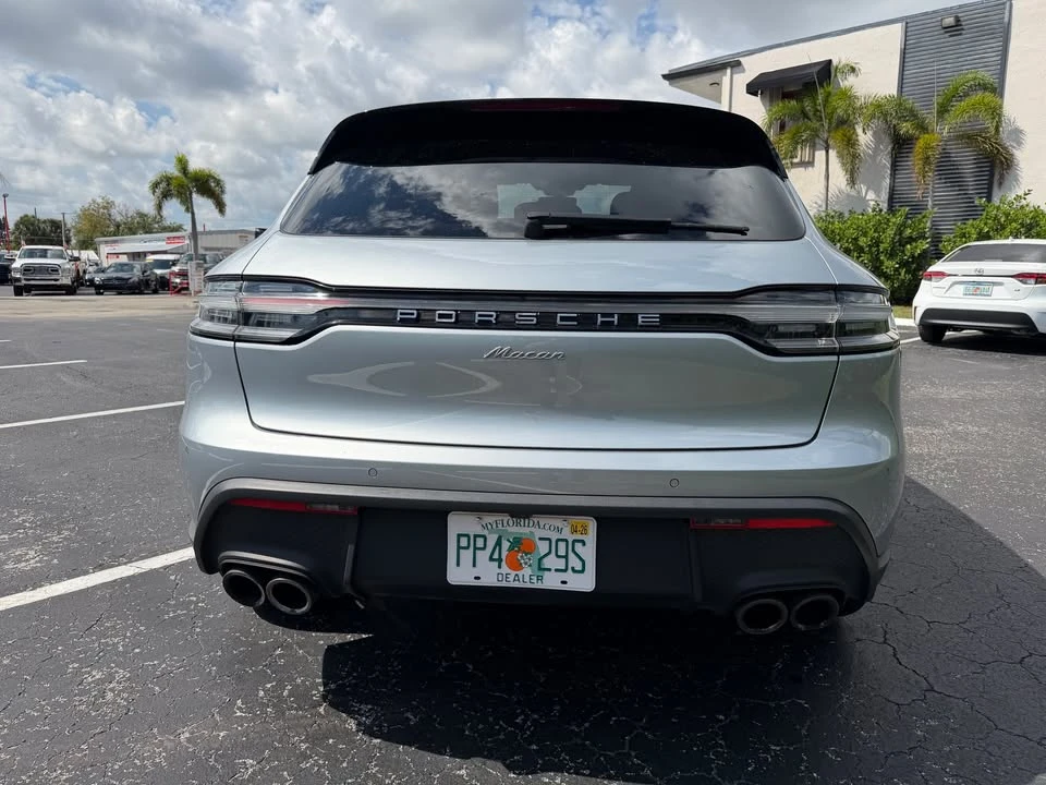 2022 Porsche Macan - Image 9 of 19