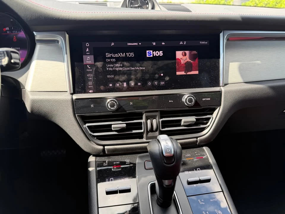 2022 Porsche Macan - Image 15 of 19