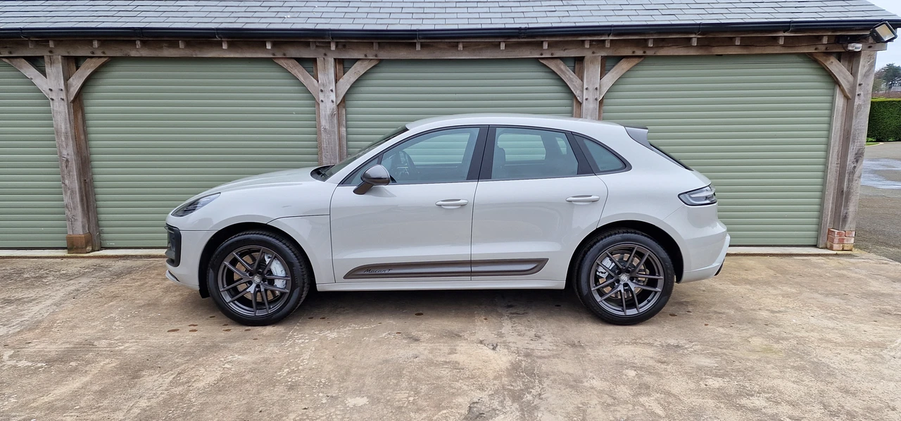 2022 Porsche Macan T - Image 5 of 31