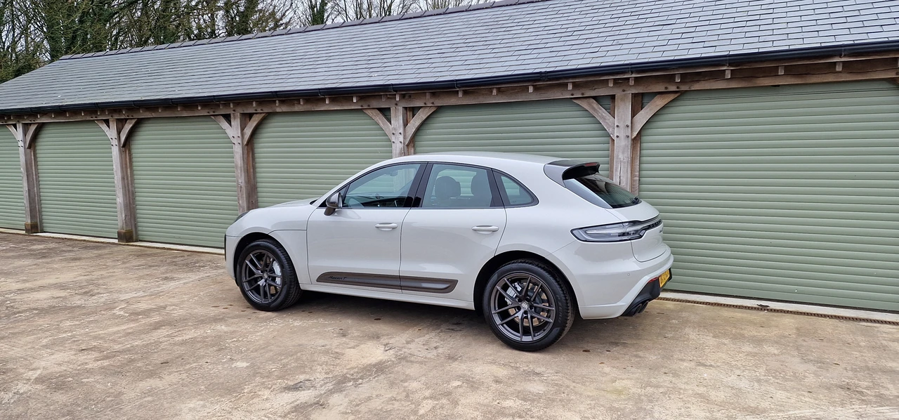 2022 Porsche Macan T - Image 12 of 31