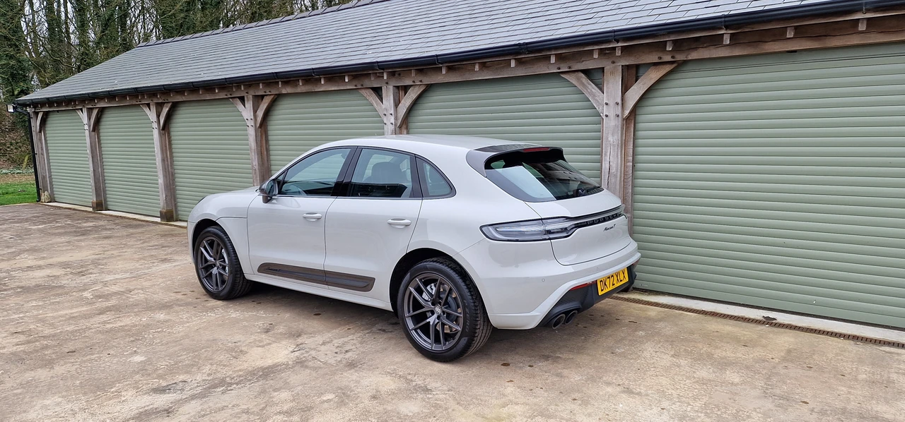 2022 Porsche Macan T - Image 6 of 31