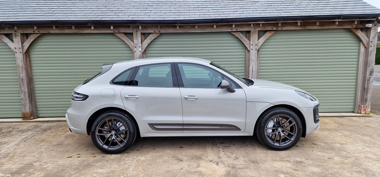 2022 Porsche Macan T - Image 8 of 31