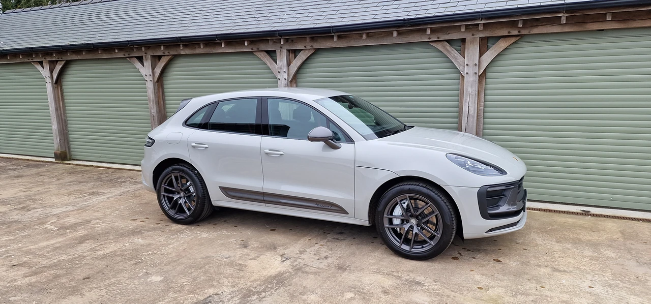 2022 Porsche Macan T - Image 9 of 31