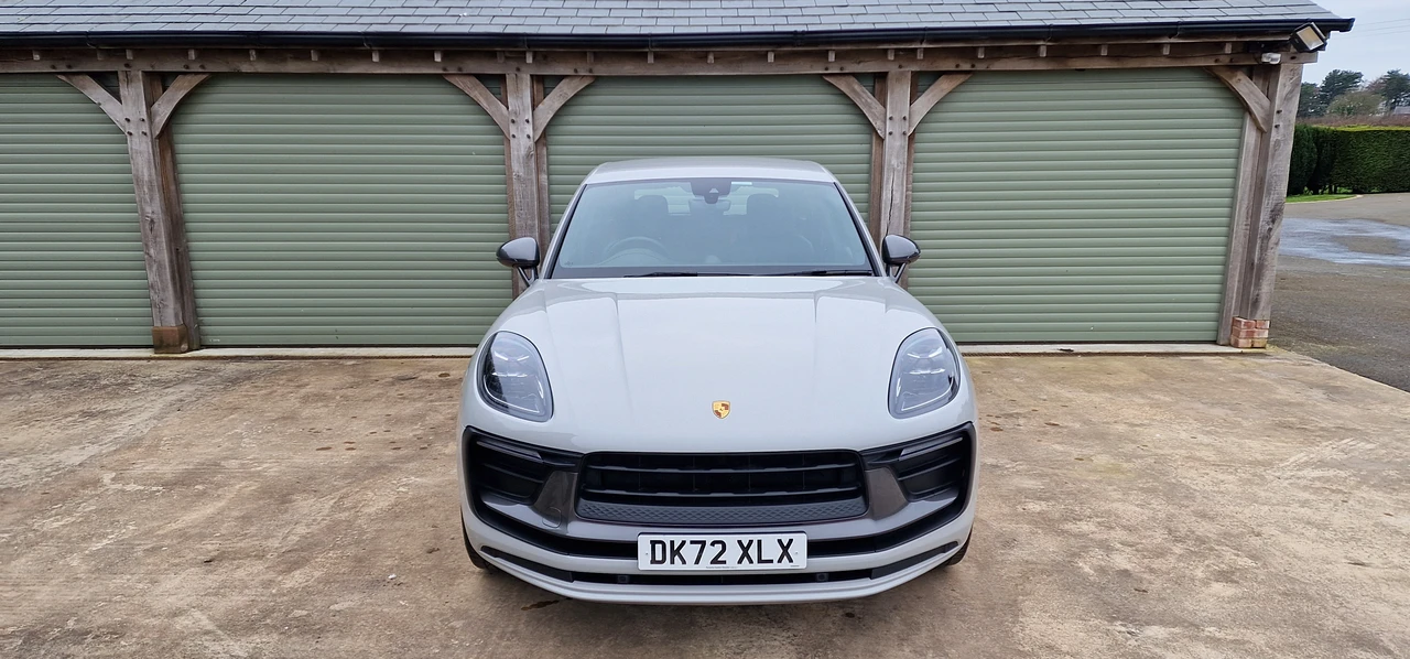 2022 Porsche Macan T - Image 10 of 31