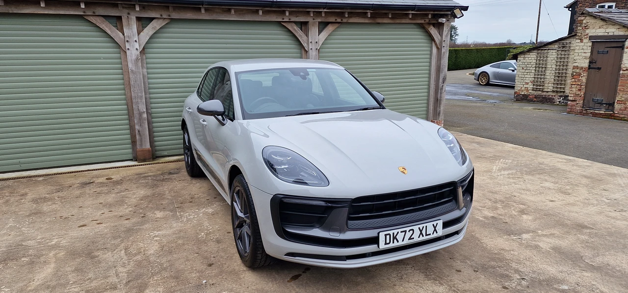 2022 Porsche Macan T - Image 15 of 31