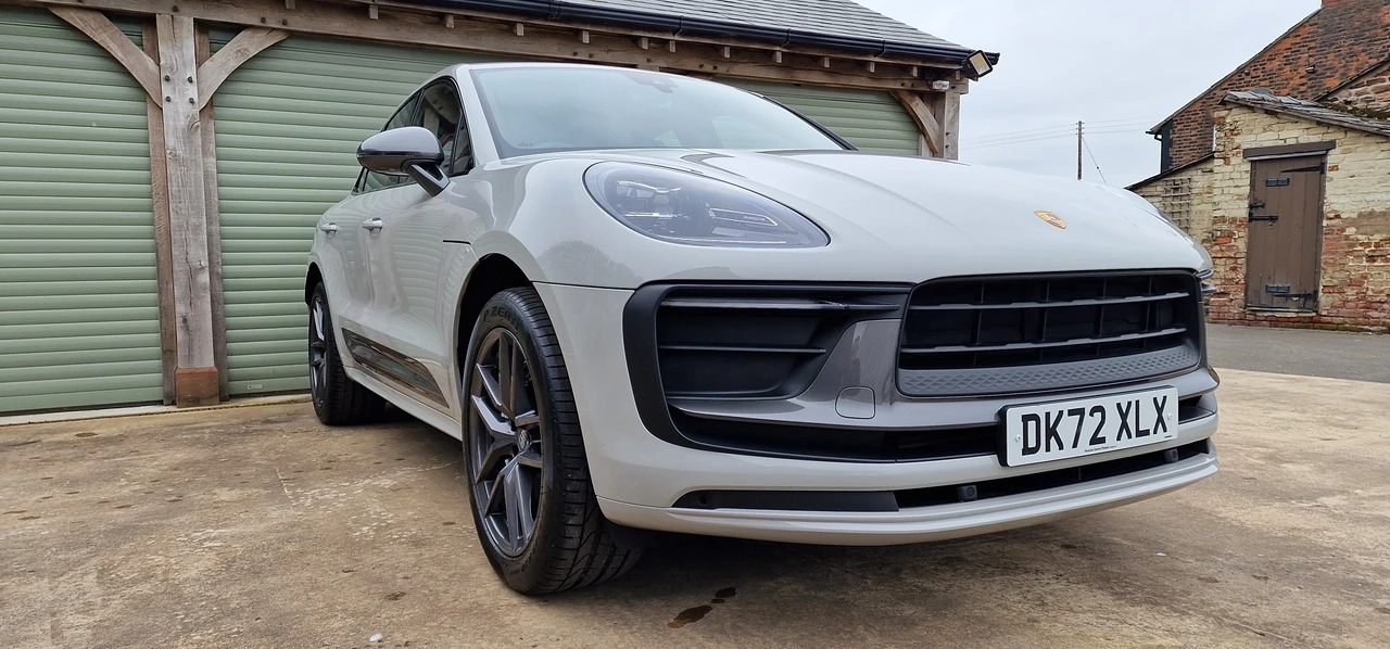 2022 Porsche Macan T - Image 17 of 31
