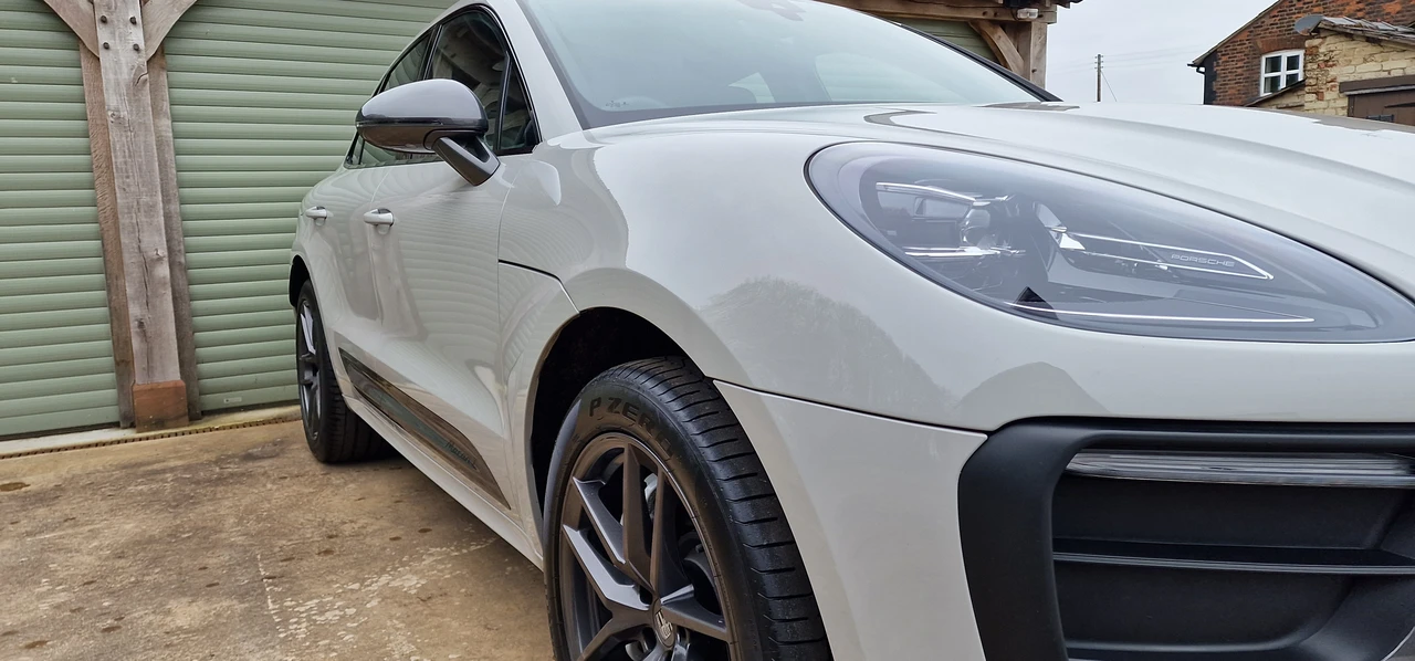 2022 Porsche Macan T - Image 25 of 31