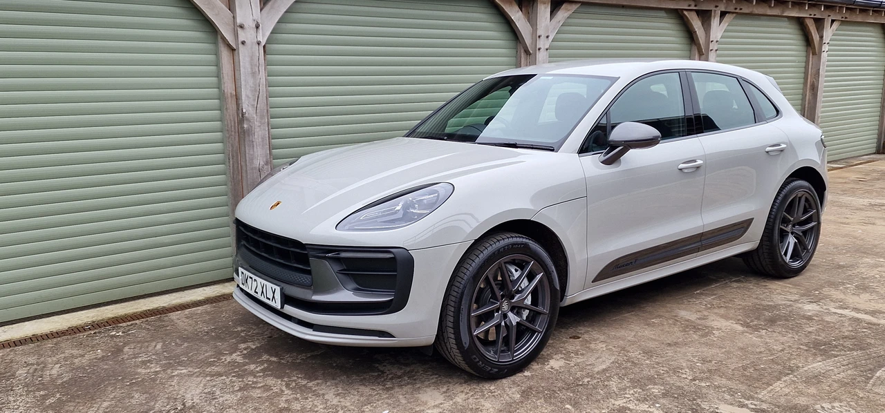 2022 Porsche Macan T - Image 11 of 31