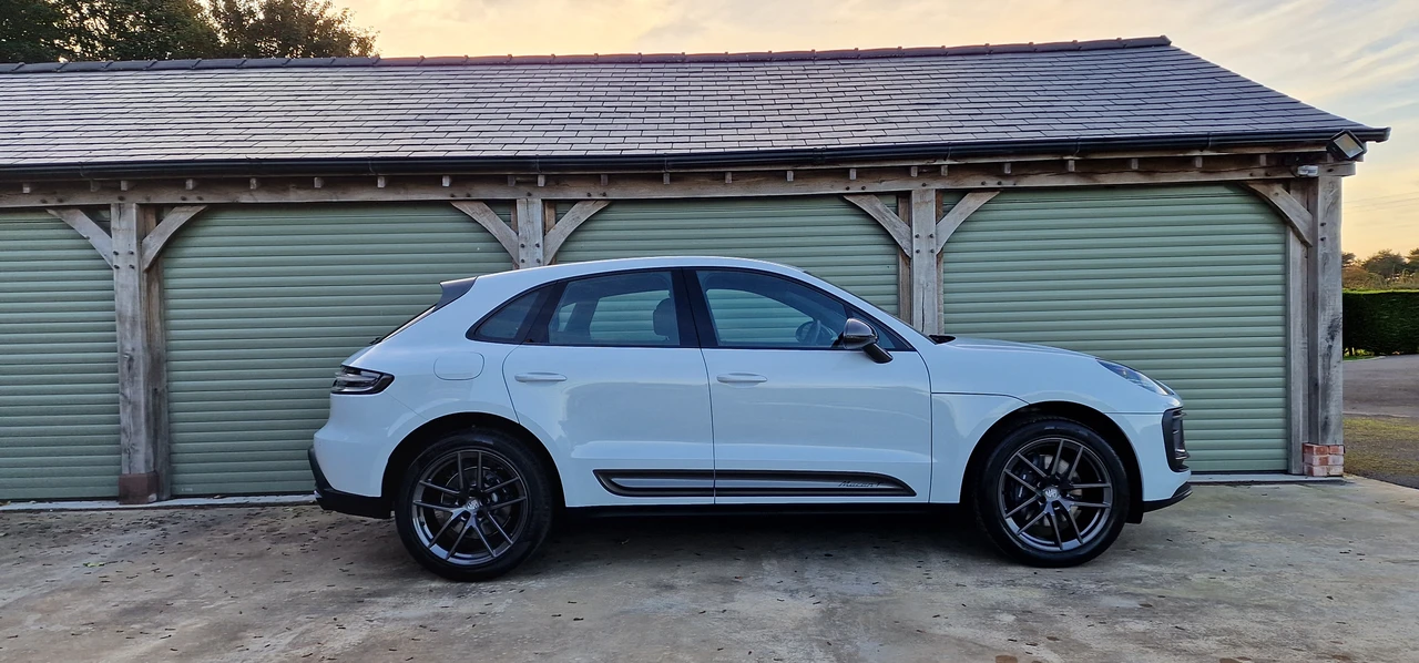 2022 Porsche Macan T - Image 9 of 31