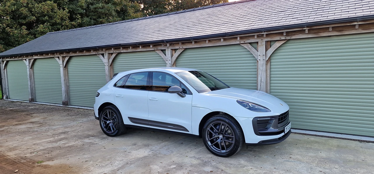 2022 Porsche Macan T - Image 17 of 31