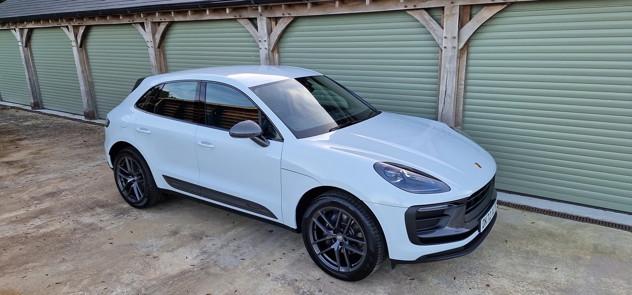 2022 Porsche Macan T - Image 10 of 31