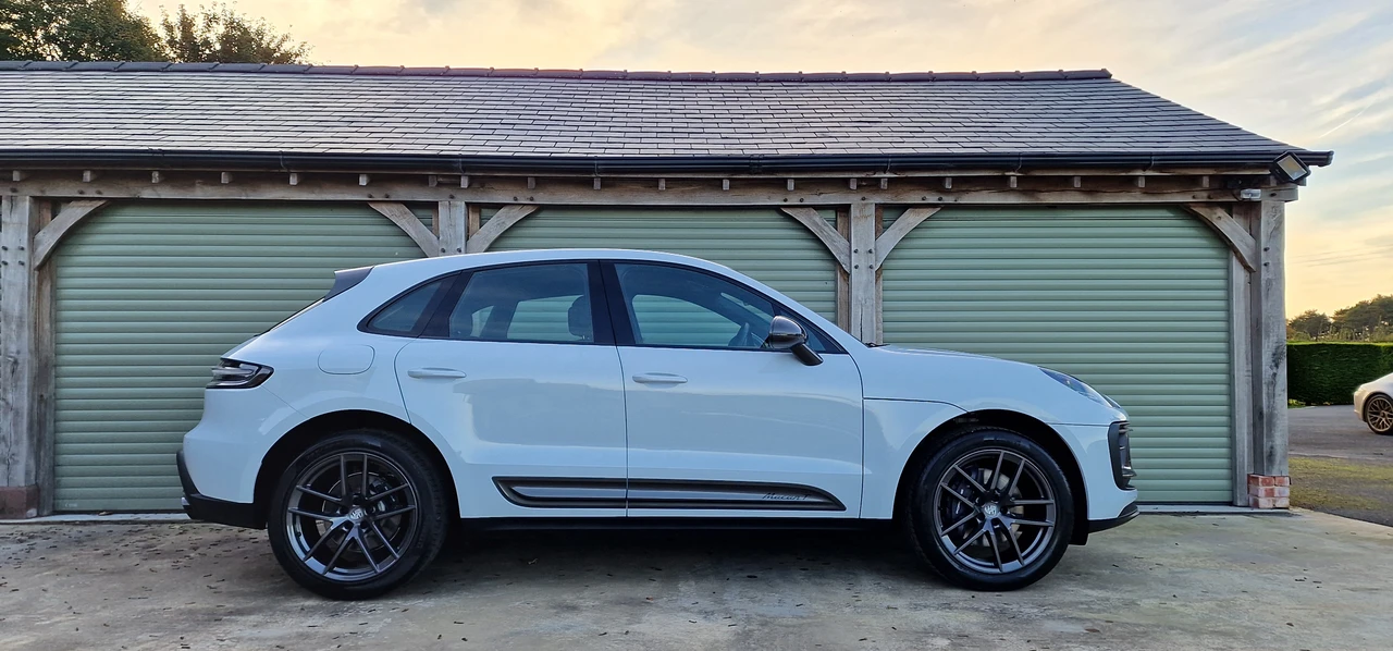 2022 Porsche Macan T - Image 16 of 31
