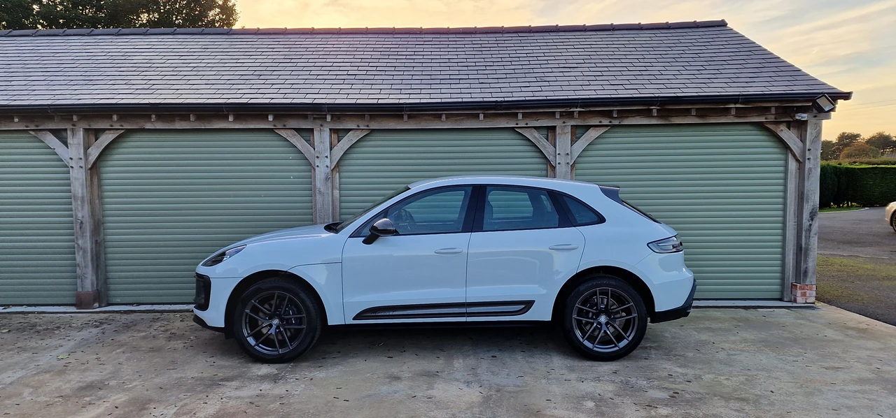 2022 Porsche Macan T - Image 12 of 31