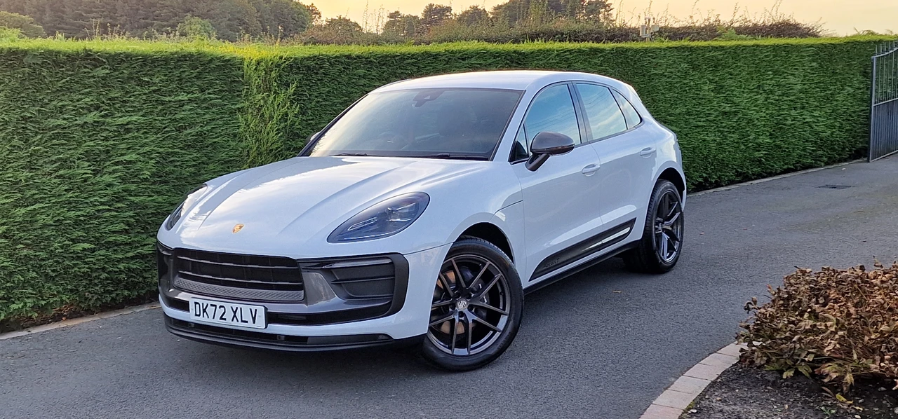 2022 Porsche Macan T - Image 11 of 31