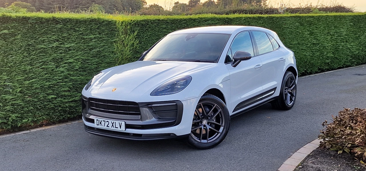 2022 Porsche Macan T - Image 18 of 31