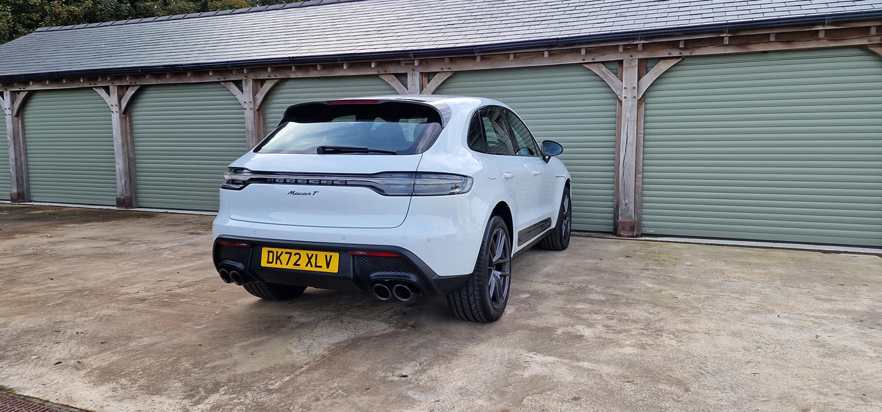 2022 Porsche Macan T - Image 15 of 31