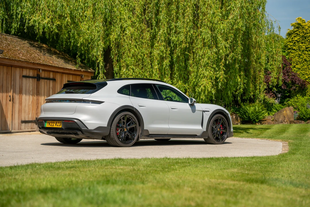 2022 Porsche Taycan 4S - Image 14 of 31