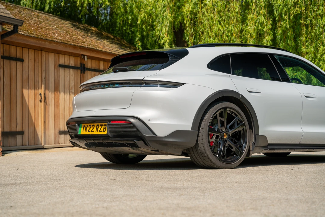 2022 Porsche Taycan 4S - Image 30 of 31