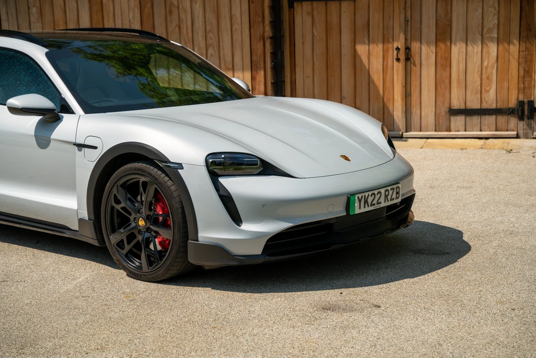 2022 Porsche Taycan 4S - Image 19 of 31