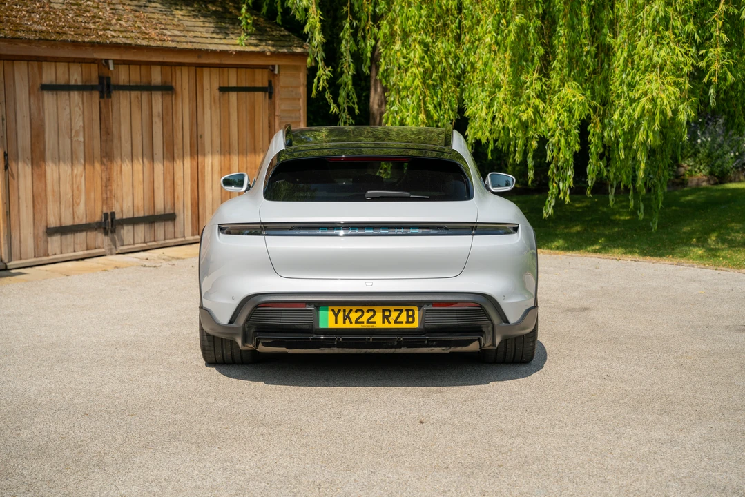 2022 Porsche Taycan 4S - Image 15 of 31