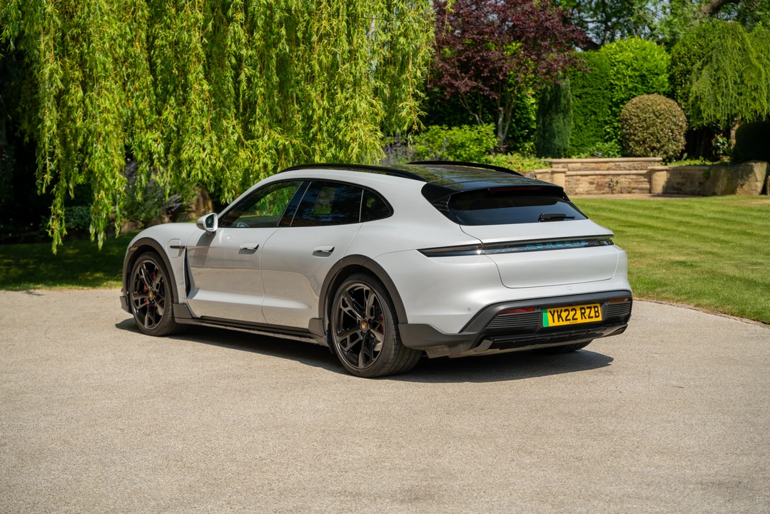 2022 Porsche Taycan 4S - Image 8 of 31