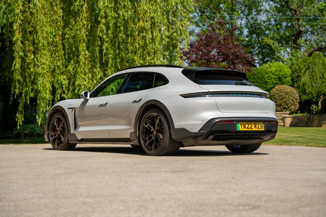 2022 Porsche Taycan 4S - Image 16 of 31