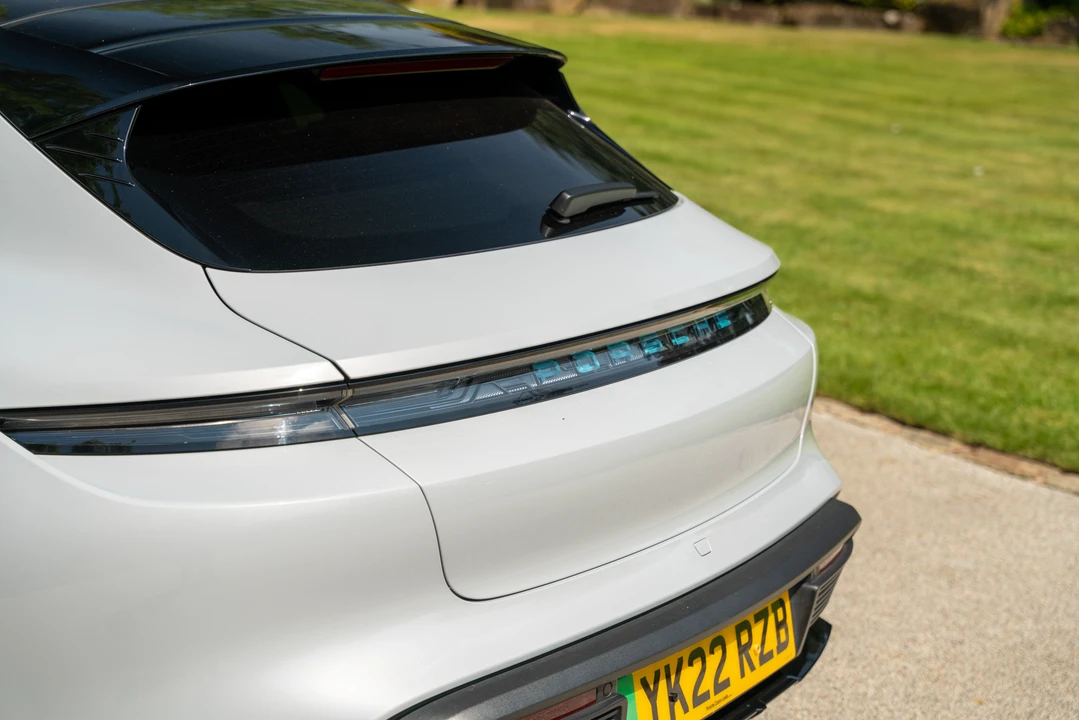 2022 Porsche Taycan 4S - Image 29 of 31