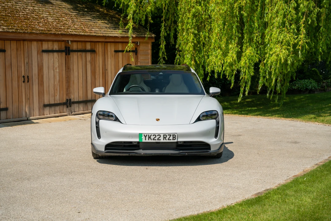 2022 Porsche Taycan 4S - Image 11 of 31