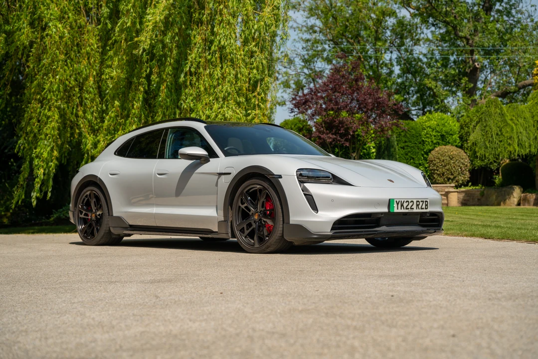 2022 Porsche Taycan 4S - Image 12 of 31