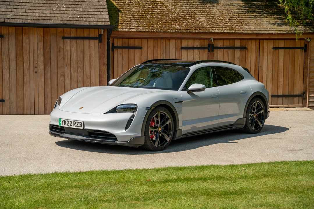 2022 Porsche Taycan 4S - Image 10 of 31
