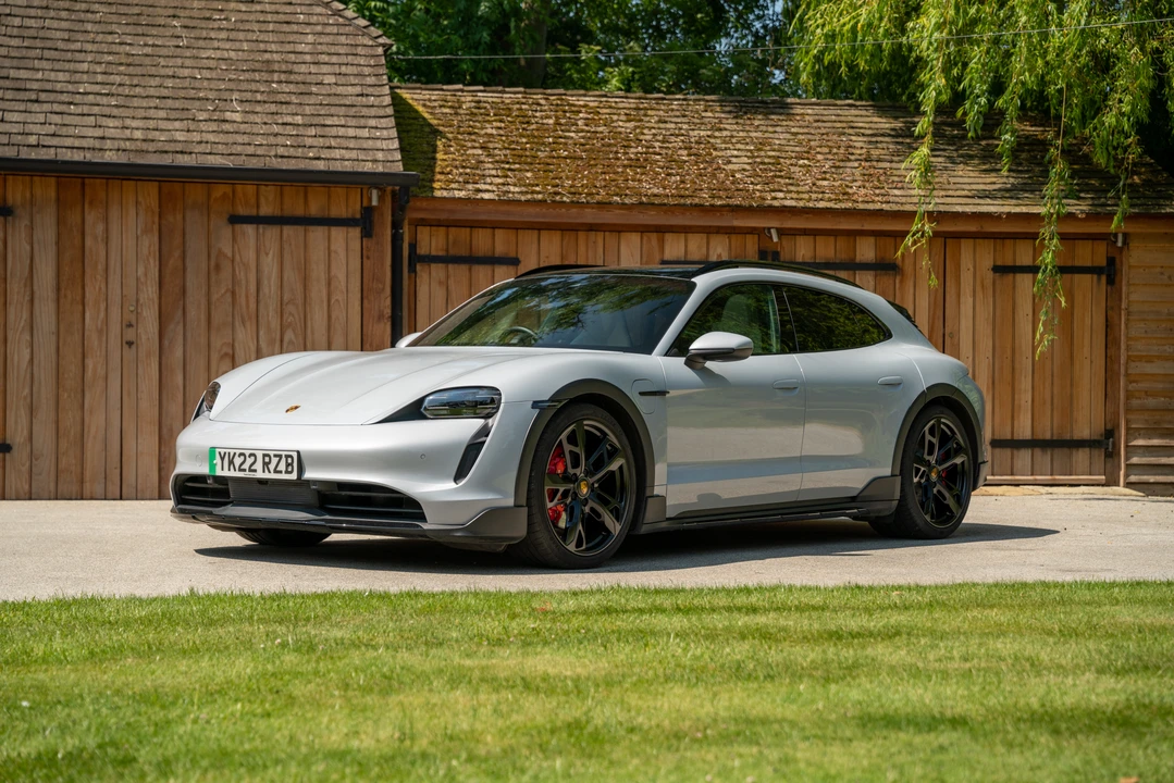 2022 Porsche Taycan 4S - Image 18 of 31