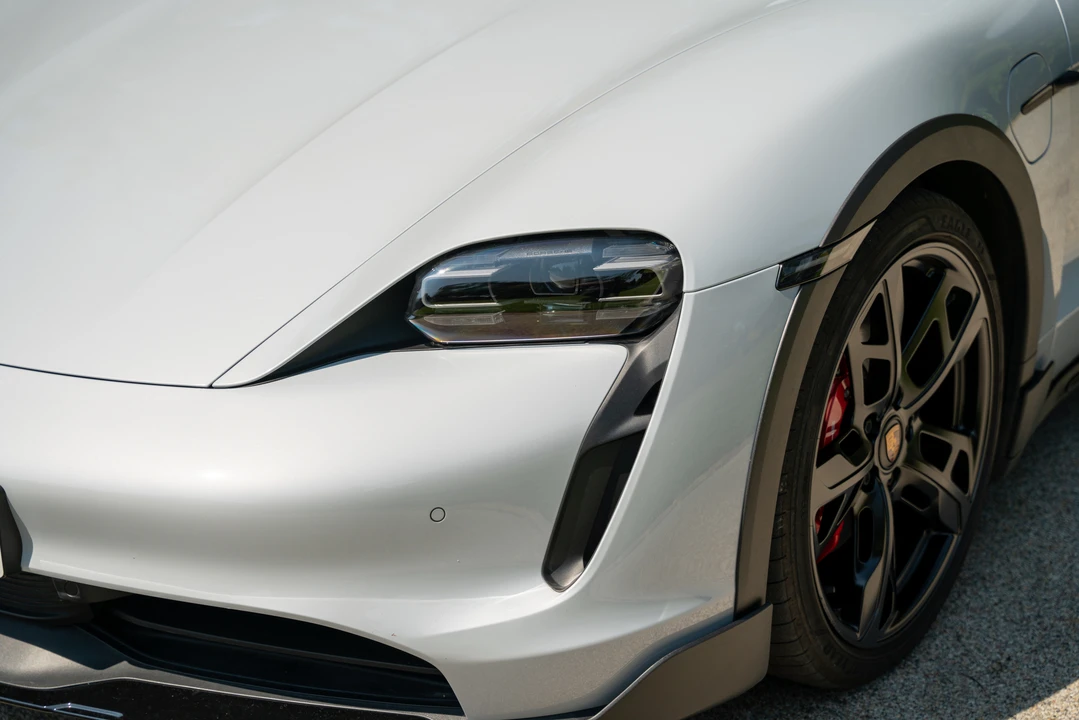 2022 Porsche Taycan 4S - Image 21 of 31