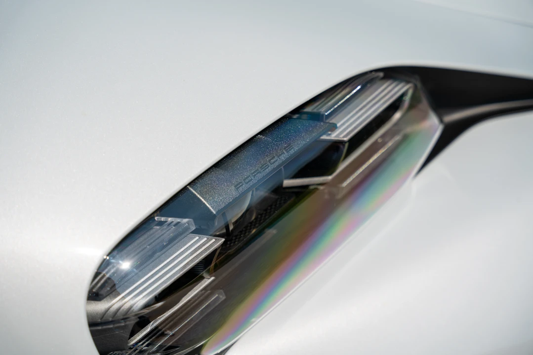 2022 Porsche Taycan 4S - Image 25 of 31