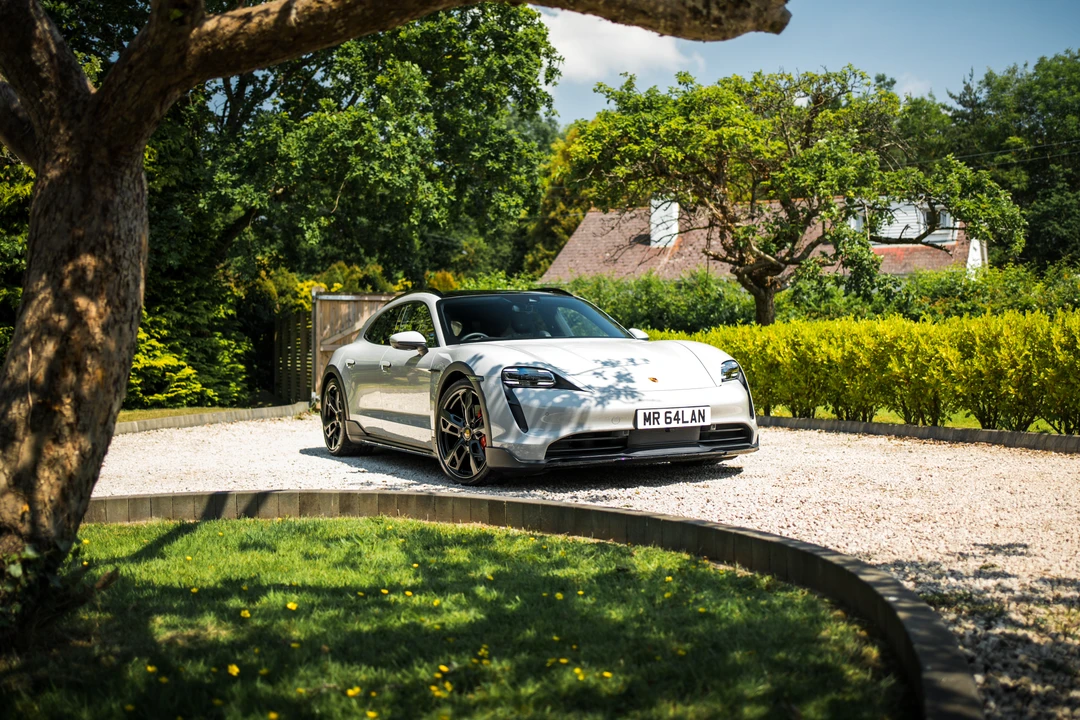 2022 Porsche Taycan 4S - Image 9 of 31