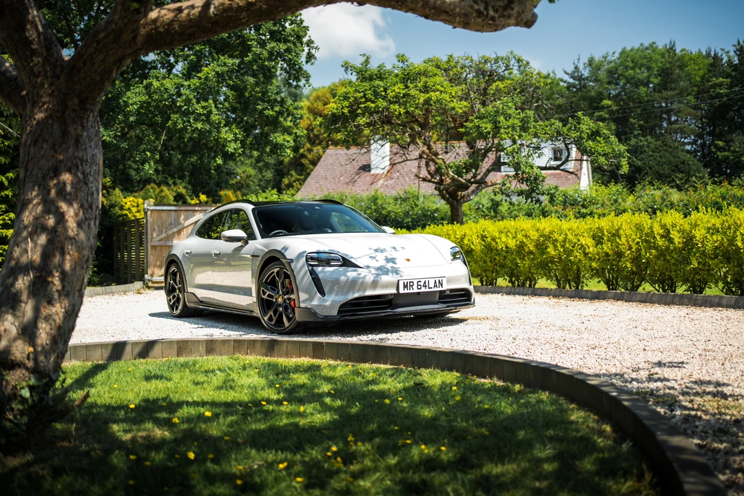 2022 Porsche Taycan 4S - Image 16 of 31