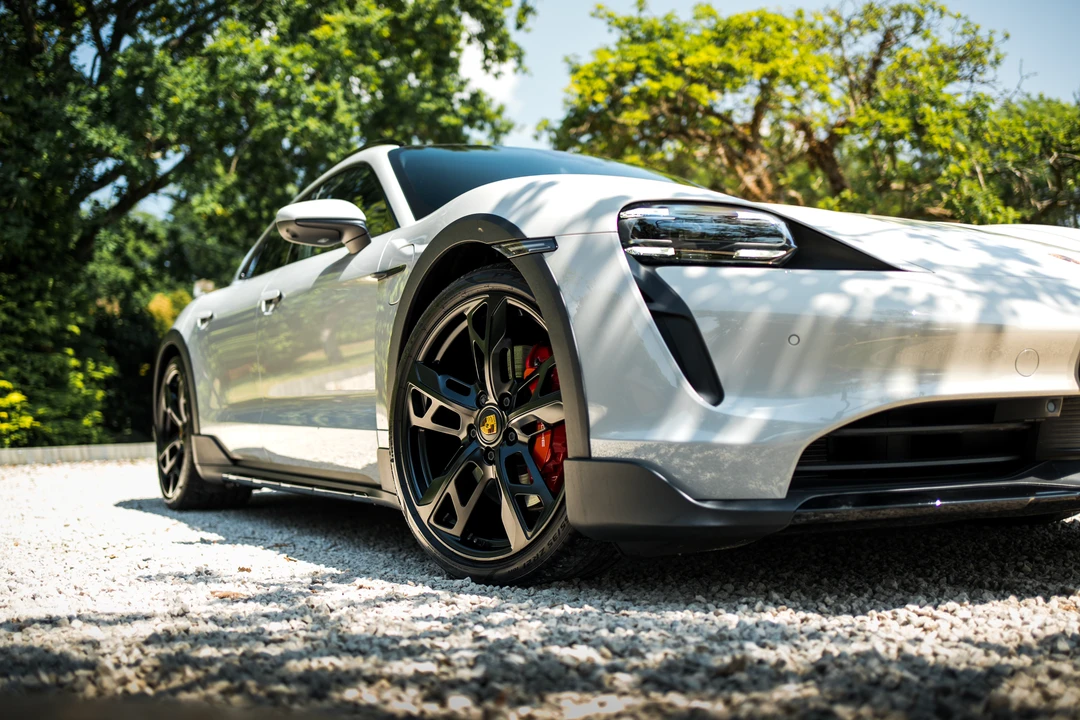 2022 Porsche Taycan 4S - Image 27 of 31