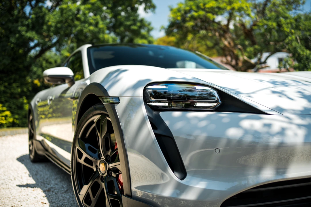 2022 Porsche Taycan 4S - Image 28 of 31