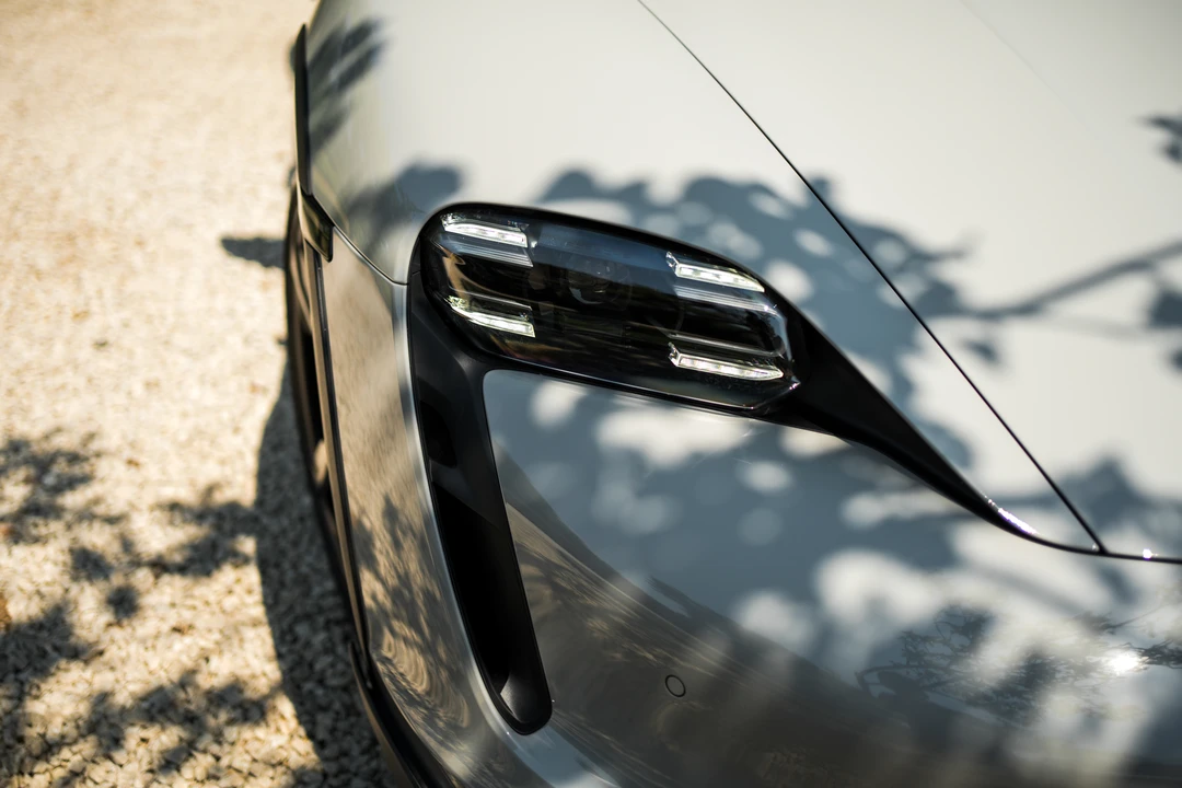 2022 Porsche Taycan 4S - Image 29 of 31