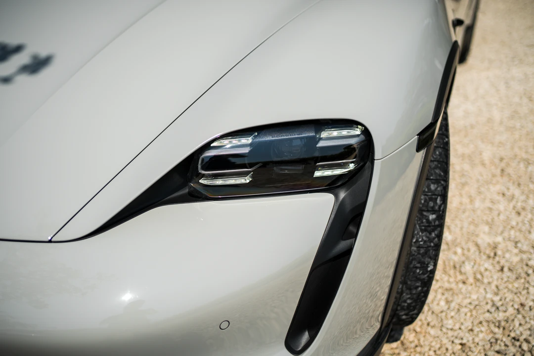 2022 Porsche Taycan 4S - Image 30 of 31