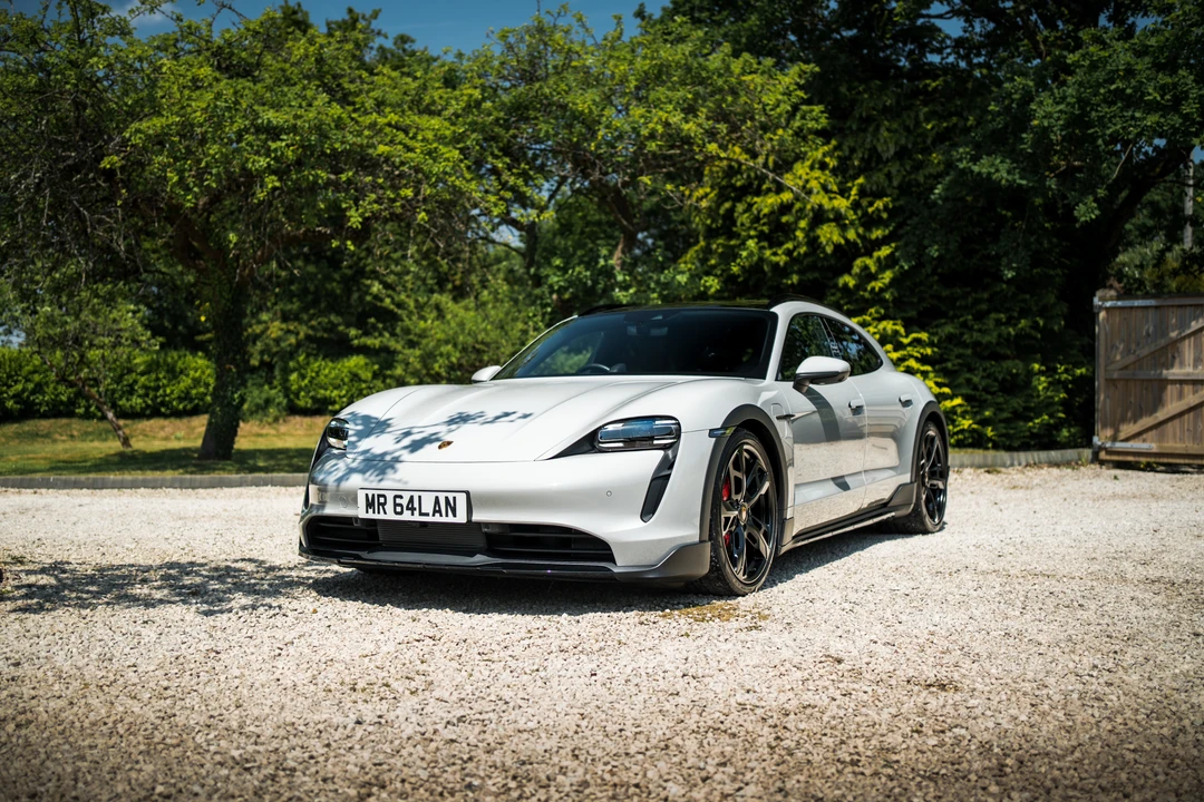 2022 Porsche Taycan 4S - Image 12 of 31