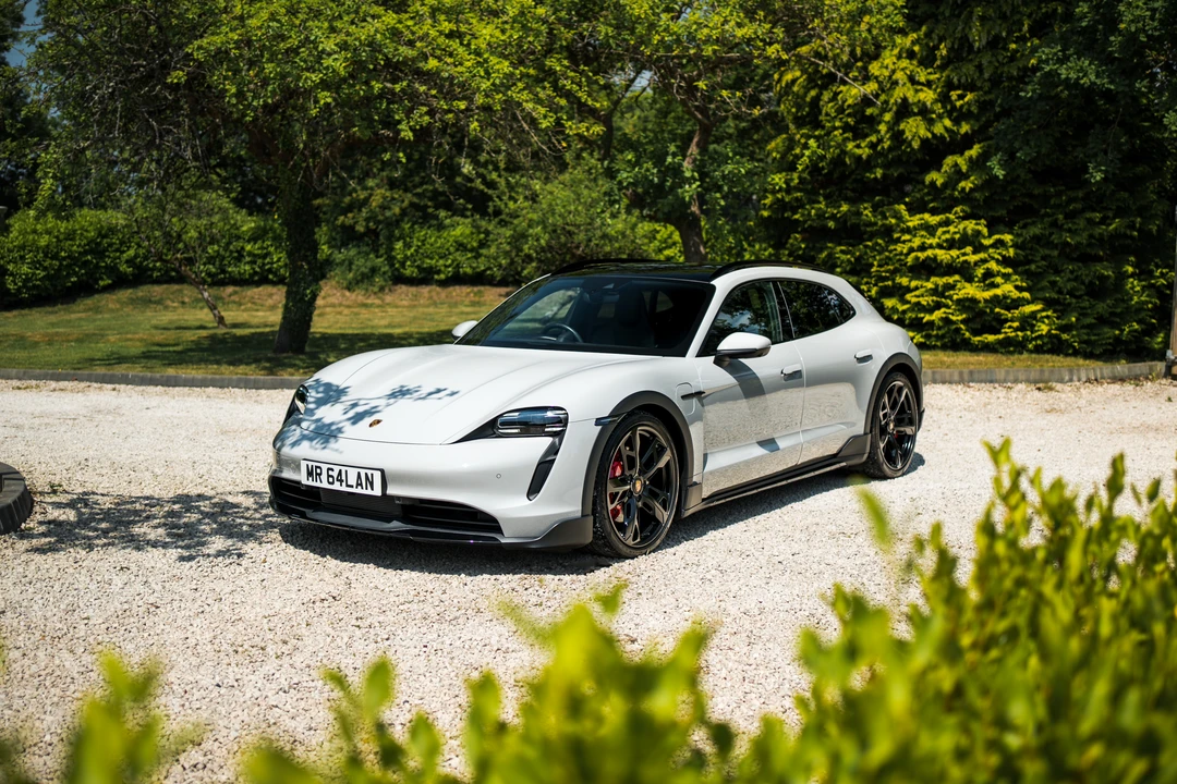 2022 Porsche Taycan 4S - Image 4 of 31