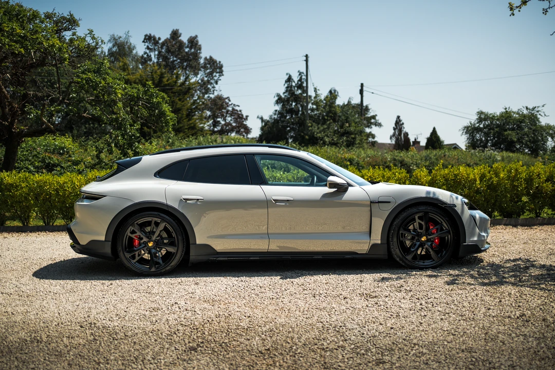 2022 Porsche Taycan 4S - Image 8 of 31