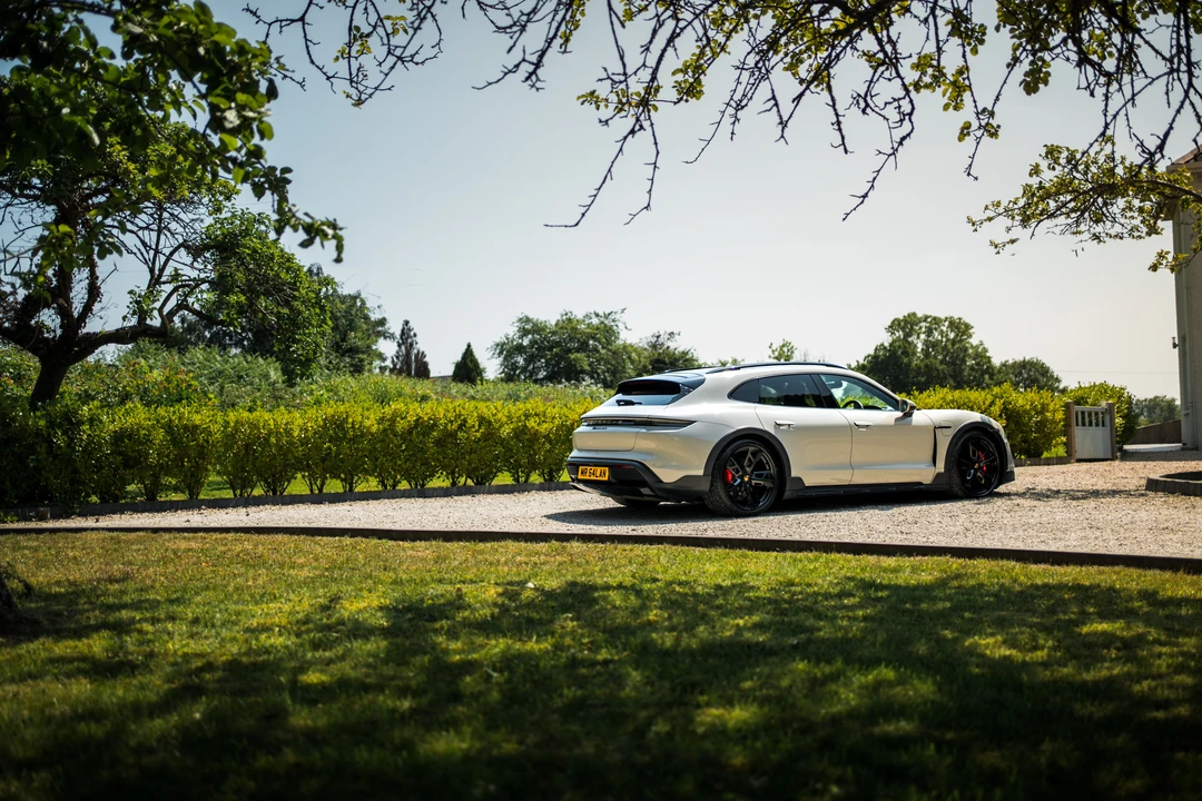 2022 Porsche Taycan 4S - Image 20 of 31