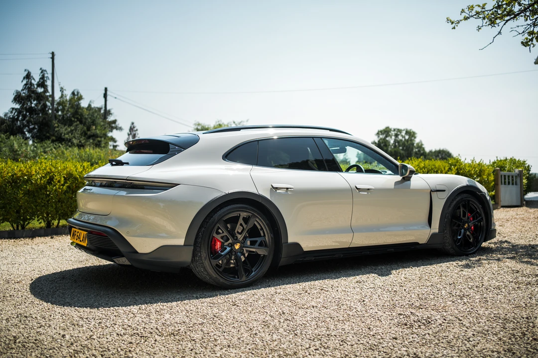 2022 Porsche Taycan 4S - Image 15 of 31