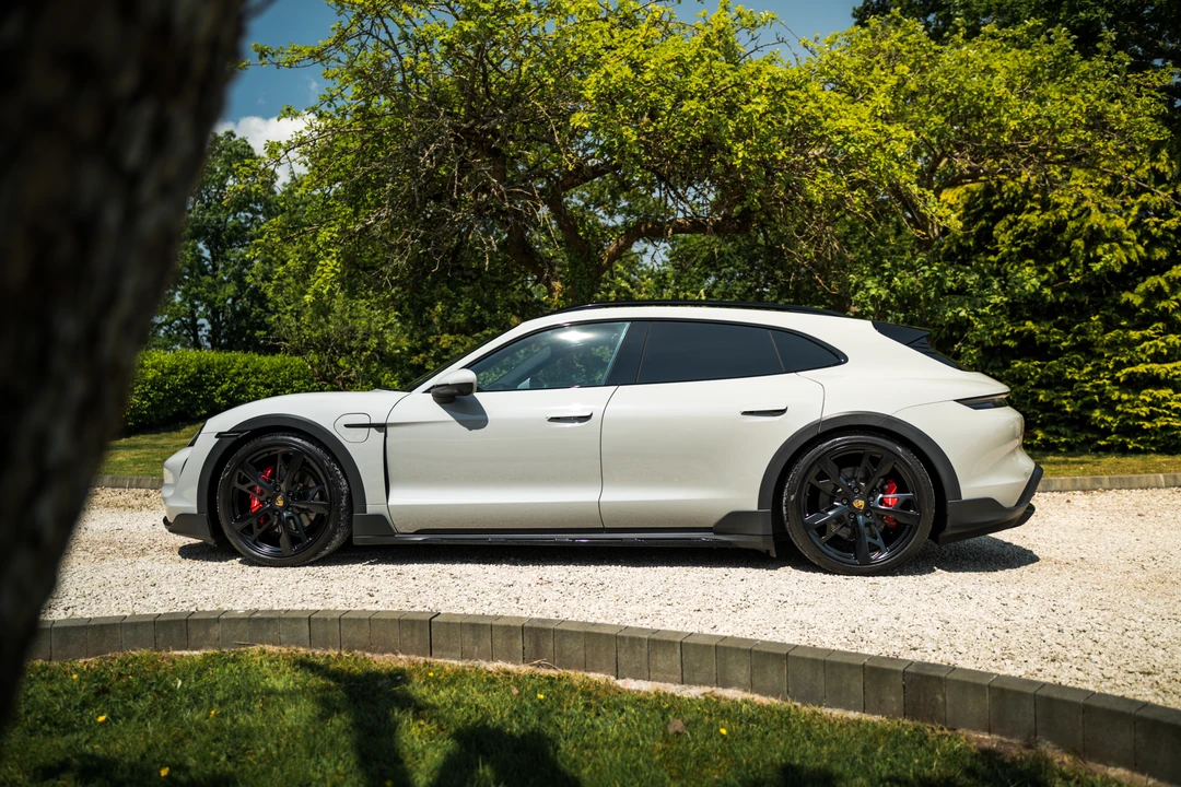 2022 Porsche Taycan 4S - Image 5 of 31