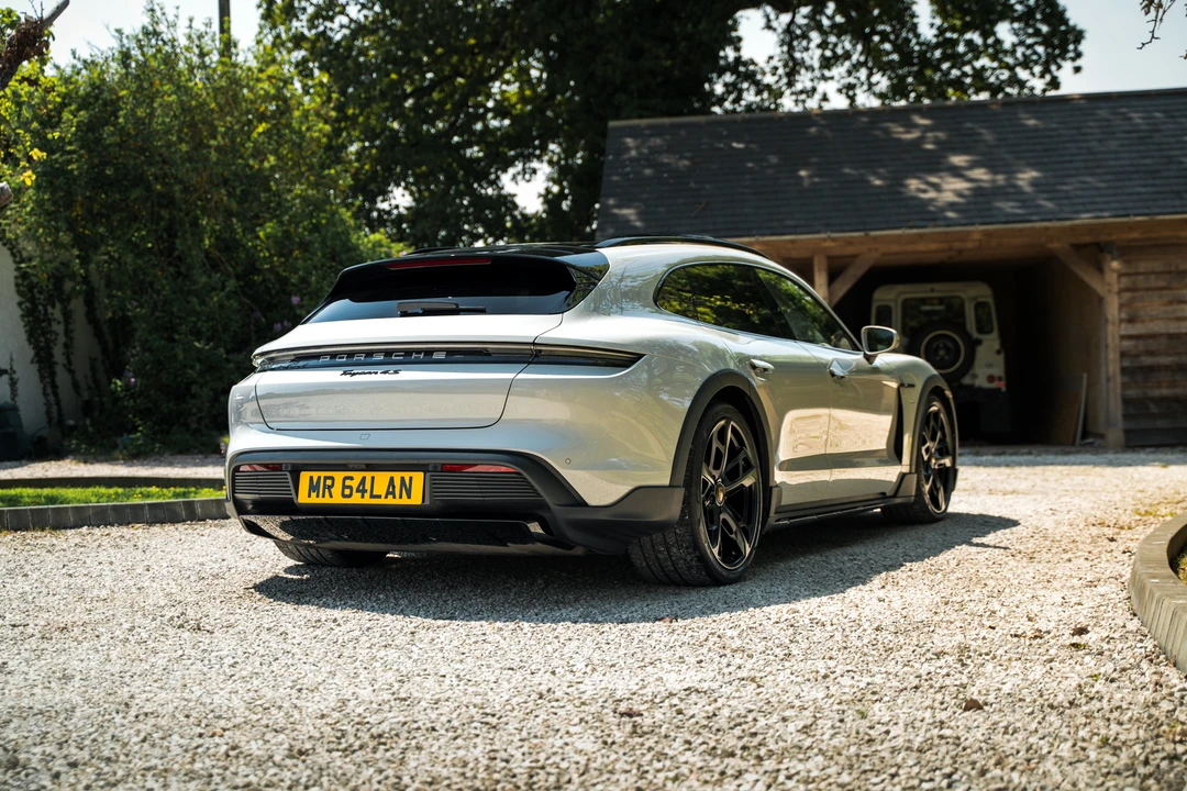 2022 Porsche Taycan 4S - Image 7 of 31